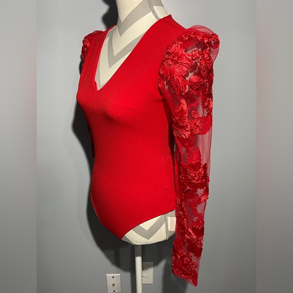 Elegant Red Floral Sleeve Women's Top - Picture 2 of 9